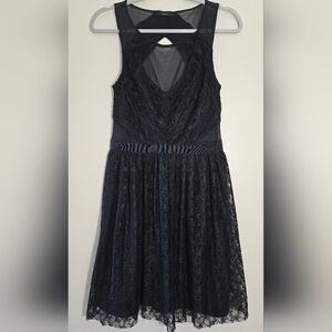 Guess Sleeveless Little Black Cocktail Dress With Sheer Panels And Lace Size 6
